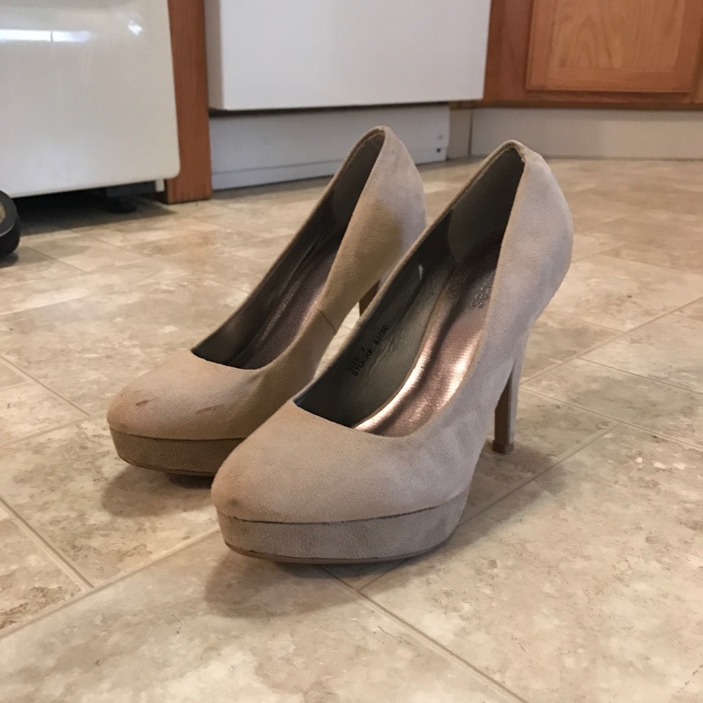 ‼️CLOSET DOWNSIZE‼️ Maurice's size 7 heels